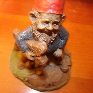 M62025 Tom Clark Gnome DOUG 1984 Resin Sculpture Figure Dog Treat Biscuit